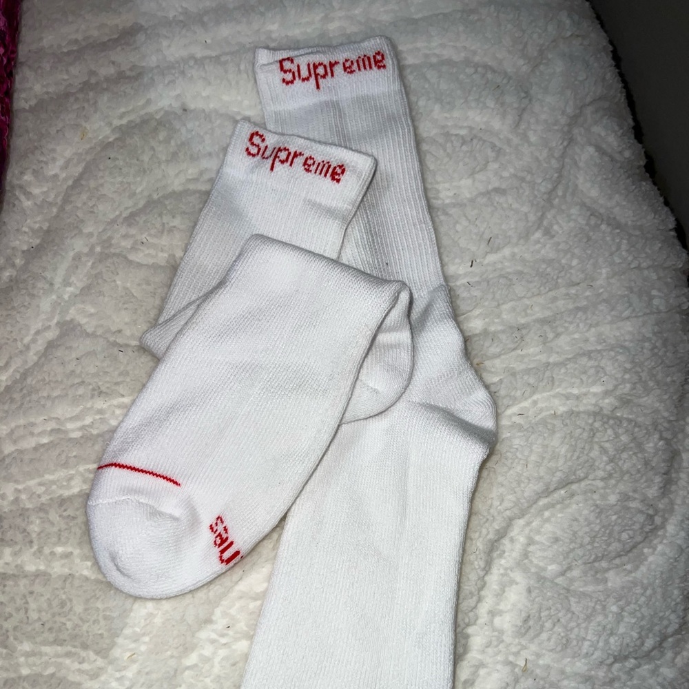 supreme hanes socks